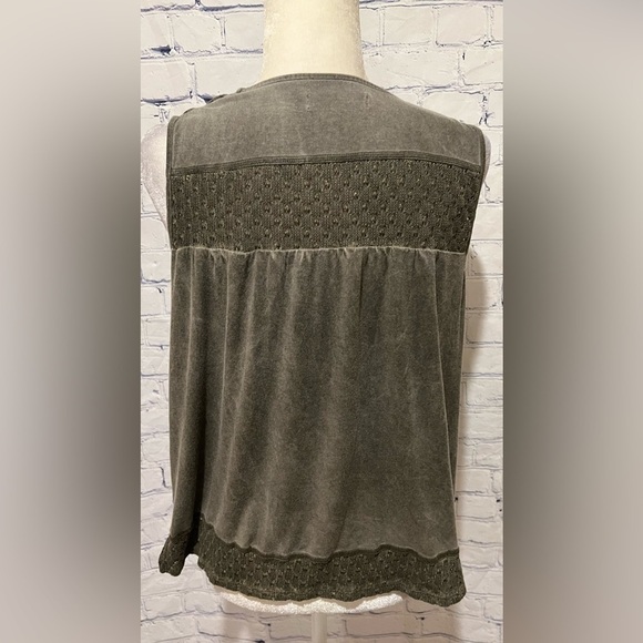 Fourteenth Place Women’s Gray With Gold Sleeveless Blouse Tank Top Sz Large - Picture 4 of 6